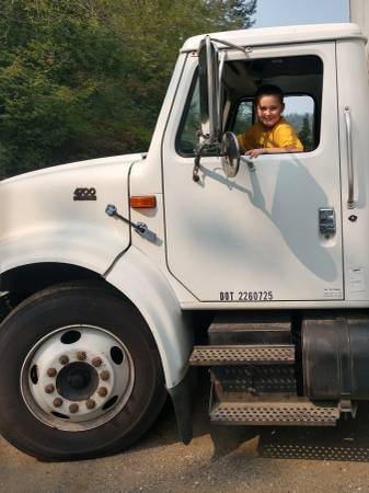24' diesel box truck w/lift gate - cars & trucks - by owner -... for sale in Selah, WA – photo 2