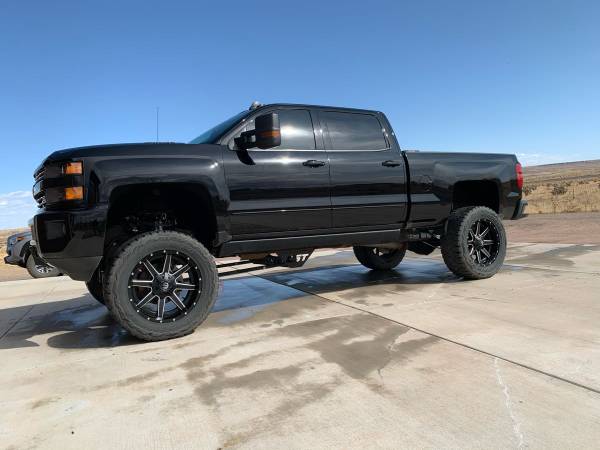 2016 lifted duramax 25k miles for sale in Port Aransas, CO – photo 4
