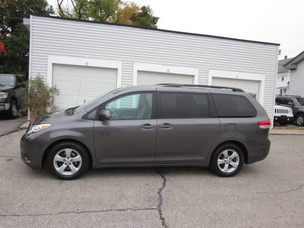 2011 Toyota Sienna LE 7 Passenger 4dr Mini Van V6 Auto 108K $10950 for sale in East Derry, MA – photo 2