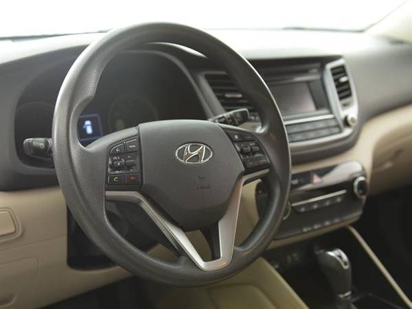 2016 Hyundai Tucson SE Sport Utility 4D suv White - FINANCE ONLINE for sale in Pittsburgh, PA – photo 2