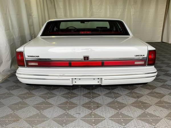 1992 Lincoln Town Car Executive - cars & trucks - by dealer -... for sale in Missoula, MT – photo 6