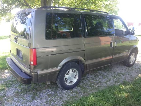 Safari / Astro van minivan - cars & trucks - by owner - vehicle... for sale in Rising Sun, OH – photo 5