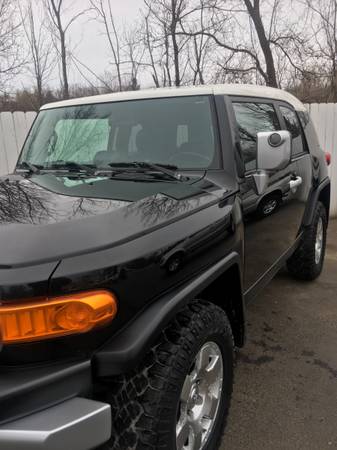 2010 Toyota FJ Cruiser 4WD 6-Speed Manual 4 0 Liter 6 cyl - cars & for sale in Watertown, NY – photo 3