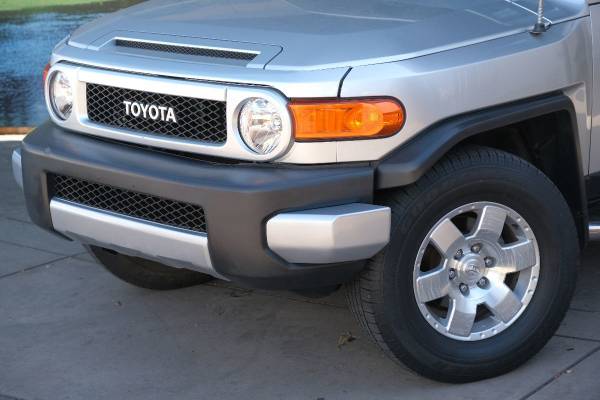 2007 Toyota FJ Cruiser suv White/Titanium Metallic for sale in Glendale, CA – photo 8