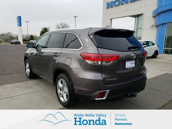 2019 Toyota Highlander Limited suv Gray - - by dealer for sale in College Place, WA – photo 7