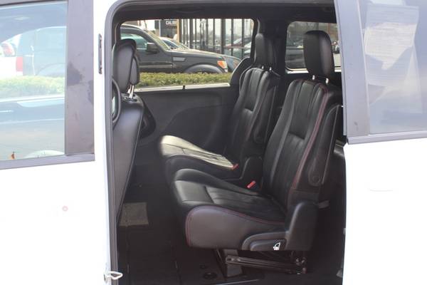 2018 Dodge Grand Caravan GT - - by dealer - vehicle for sale in Inidanapolis, IN – photo 10