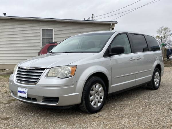 2009 Chrysler Town & Country LX - cars & trucks - by dealer -... for sale in Heath, OH – photo 4