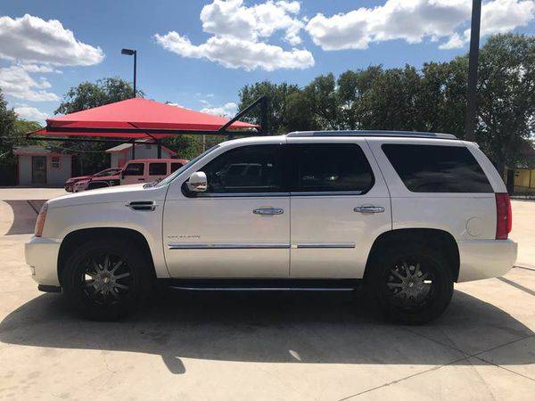 2011 Cadillac Escalade Base 4dr SUV EVERYONE IS APPROVED! for sale in San Antonio, TX – photo 4