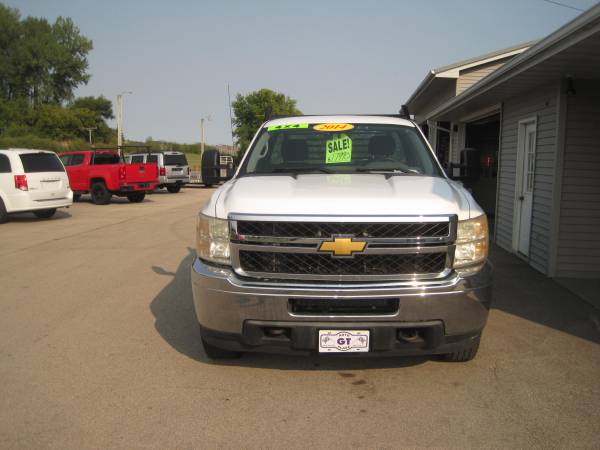2014 CHEVY SILVERADO HD2500 REG CAB FLAT BED 4 X 4 - cars & trucks -... for sale in Pearl City, IL – photo 3