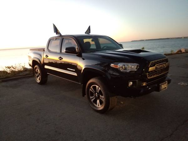 2018 Toyota Tacoma TRD Sport 4 Door Crew Cab for sale in milwaukee, WI – photo 3