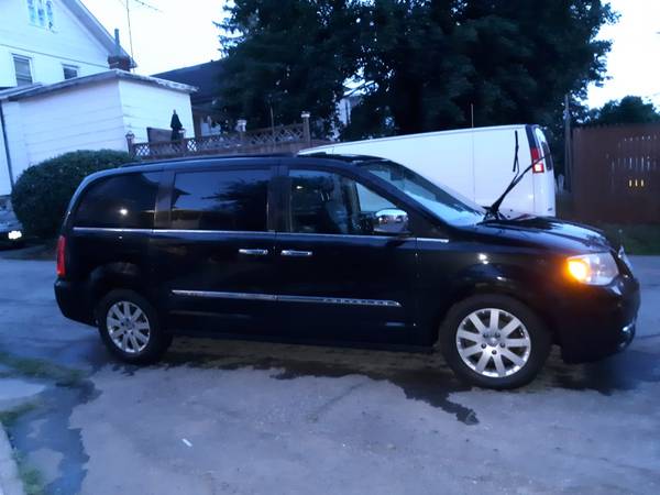 2011 Chrysler Town & Country Touring L FOR SALE! for sale in Brewster, NY – photo 2