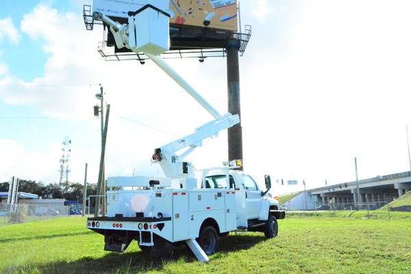 2009 GMC C5500 ALTEC BUCKET TRUCK 4X4 42FT - - by for sale in Other, KY – photo 6