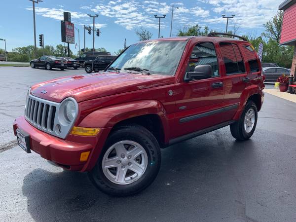 2007 Jeep Liberty Sport 4WD - 73,000 miles - Sunroof - Clean! for sale in Oak Forest, IL – photo 3