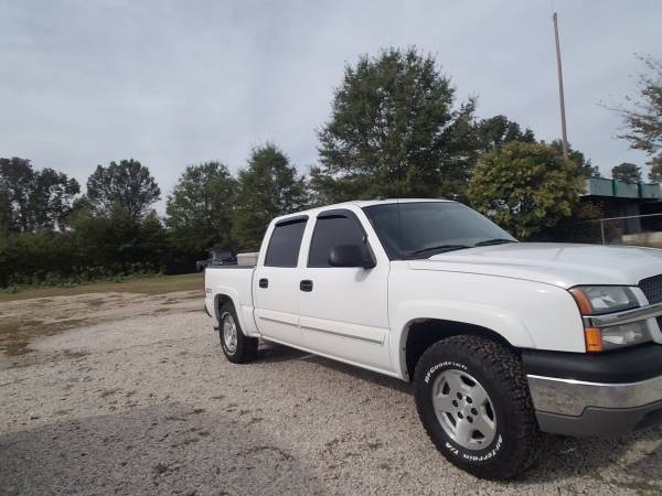 2005 Chevy Silverado Z71 Crew Cab 4x4, NICE CLEAN TRUCK for sale in Dunn, NC – photo 2