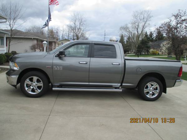 2013 Ram 1500 4D Crew Cab Bighorn Truck for sale in Seven Hills, OH – photo 3