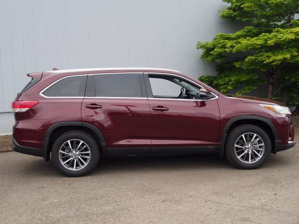 2019 Toyota Highlander XLE - - by dealer - vehicle for sale in Beaverton, OR – photo 2