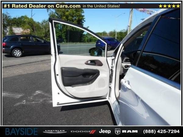 2017 Chrysler Pacifica Touring van Bright White Clearcoat for sale in Bayside, NY – photo 11