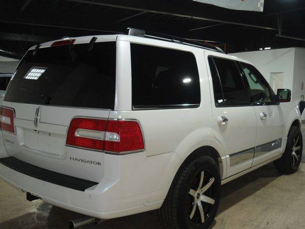 2010 LINCOLN NAVIGATOR LUXURY - FINANCING AVAILABLE-Indoor Showroom! for sale in PARMA, OH – photo 5