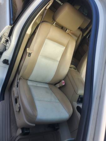 2008 Mercury Mountaneer Leather navigation third row seat sunroof -... for sale in Austin, TX – photo 22