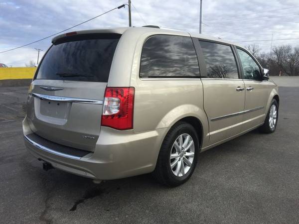 2015 Chrysler Town & Country - Financing Available! - cars & trucks... for sale in Harrisonville, MO – photo 4