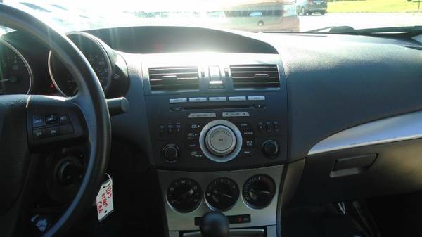 2011 mazda 3 clean car 81,000 miles $6600 for sale in Waterloo, IA – photo 15