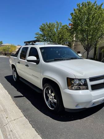 Clean Chevy Avalanche for sale in Santa Maria, CA