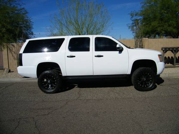 2011 Chevy Suburban 2500 LT, RUST FREE 4x4, Carfax, 1 OWNER,... for sale in Phoenix, AZ – photo 2