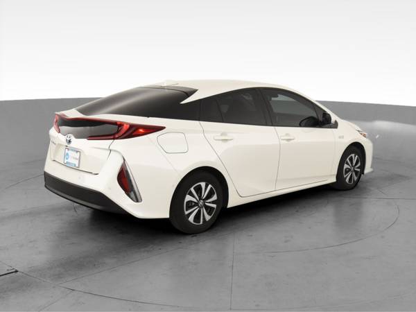 2017 Toyota Prius Prime Advanced Hatchback 4D hatchback White - -... for sale in Providence, RI – photo 11