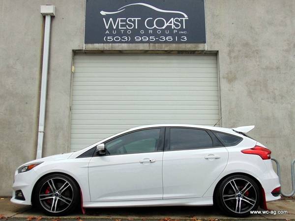 2017 Ford Focus ST Hatch Clean CarFax, Push Start, Backup Cam for sale in Portland, OR – photo 2