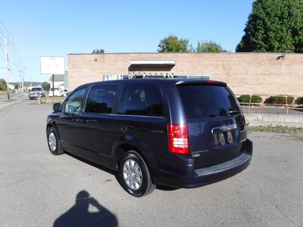 09 Chrysler Town & Country LX V6 Auto Loaded 90K Clean Carfax! for sale in ENDICOTT, NY – photo 7