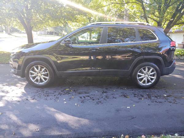 2018 Jeep Cherokee Limited - 29,000 Miles - All Wheel Drive - - cars... for sale in South Lyon, MI – photo 2