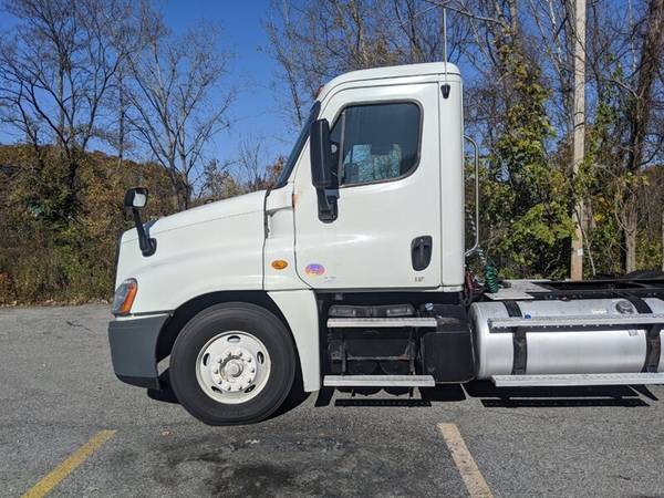 2013 Freightliner Cascadia Day Cab - cars & trucks - by dealer -... for sale in Wappingers Falls, IN – photo 15