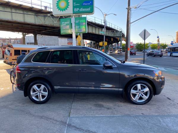 2013 Volkswagen Touareg TDI AWD TurboDiesel Clean CarFax 28 Records for sale in Brooklyn, NY – photo 9