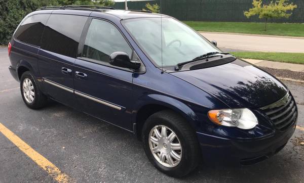 2005 CHRYSLER TOWN & COUNTRY (low miles) for sale in Bridgeview, IL – photo 20