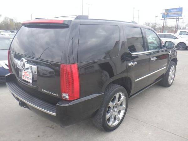 2008 Cadillac Escalade - - by dealer - vehicle for sale in Des Moines, IA – photo 2