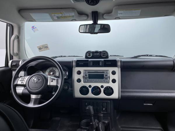 2014 Toyota FJ Cruiser Sport Utility 2D suv White - FINANCE ONLINE -... for sale in New Haven, CT – photo 20