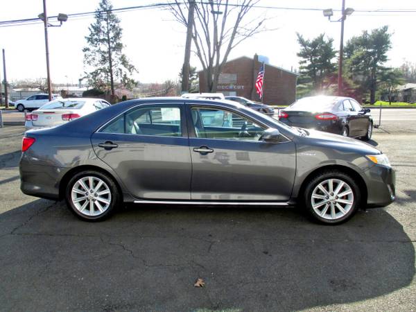 2012 Toyota Camry Hybrid 4dr Sdn XLE (Natl) - cars & trucks - by... for sale in Fairless Hills, PA – photo 4