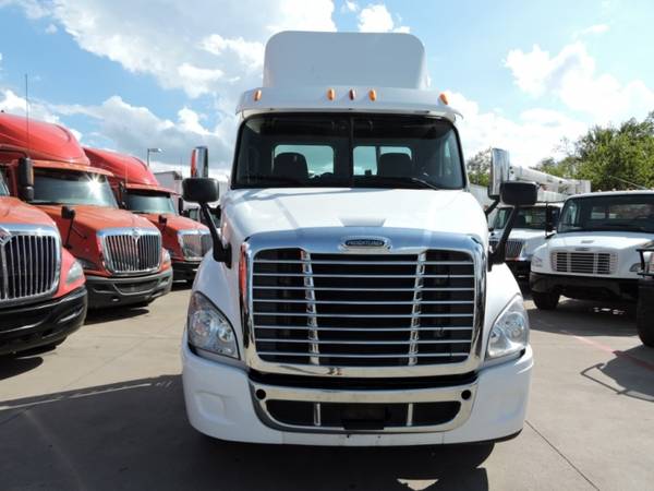2011 FREIGHTLINER CASCADIA DAYCAB DD13 with for sale in Grand Prairie, TX – photo 7