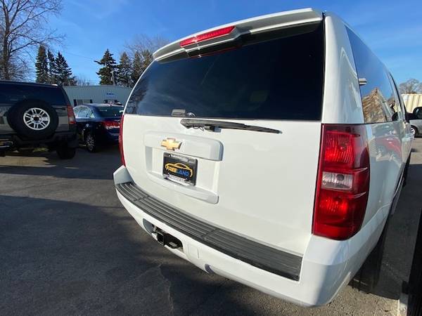2007 Chevy Suburban - - by dealer - vehicle automotive for sale in Waukesha, WI – photo 9