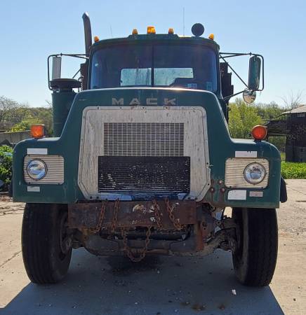 Mac Value Liner 10 Wheel Farm Truck for sale in Mattoon, IL – photo 2