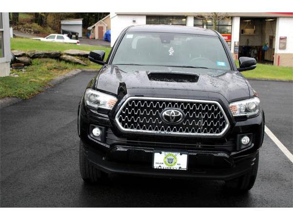 2019 Toyota Tacoma 4WD TRD OFF ROAD 4X4 V6 6-SPEED MANUAL TRANS ! for sale in Salem, NH, VT – photo 2