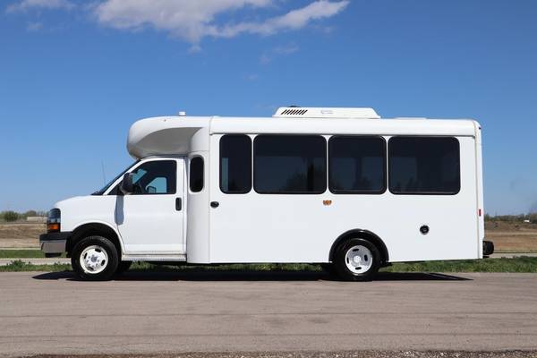 2015 Chevrolet G4500 ARBOC Spirit of Mobility 15 Passenger Shuttle for sale in Crystal Lake, LA – photo 3