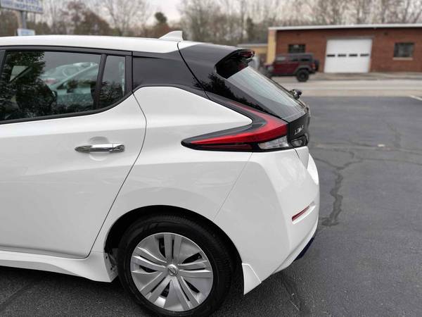 2018 Nissan LEAF S ALL ELECTRIC 151 MILES DC FAST CHARGING 16000 for sale in Walpole, RI – photo 5
