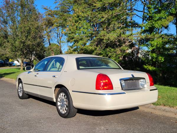 2007 LINCOLN TOWN CAR Signature ONE OWNER LOW MILES EXCELLENT COND.... for sale in Charlotte, NC – photo 3
