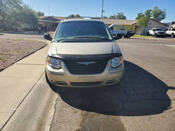 2006 Chrysler town an country stow n go limited 137k miles for sale in Glendale, AZ – photo 2