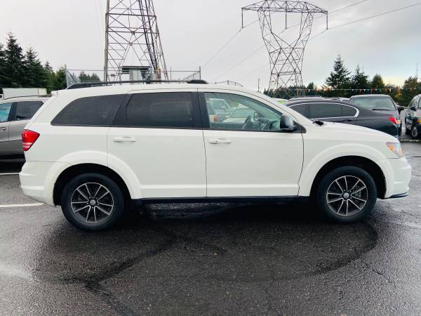 2017 Dodge Journey SE // 3rd row seating // LOW MILES - cars &... for sale in Vancouver, OR – photo 4