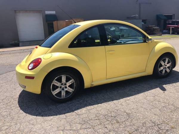 2006 VW BEETLE 5 SPEED ICE COLD AC - - by dealer for sale in Danbury, NY – photo 8
