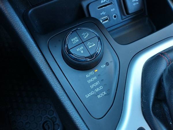 2016 Jeep Cherokee Trailhawk - - by dealer - vehicle for sale in Cross Plains, WI – photo 20