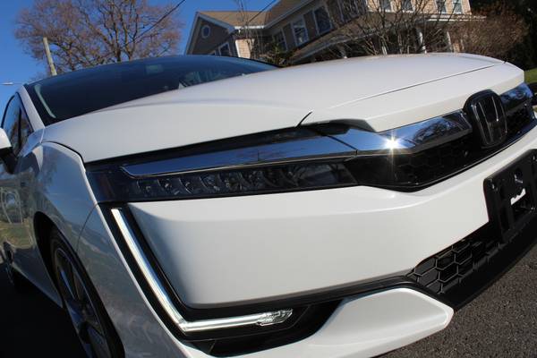 2018 Honda Clarity Plug-In Hybrid Sedan - cars & trucks - by dealer... for sale in Great Neck, NY – photo 10
