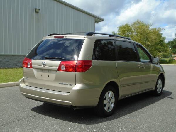TOYOTA sienna XLE mini van, leather and nice!!!! - cars & trucks -... for sale in GAINESVILLE, FL 32609, FL – photo 4